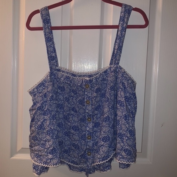 Blue and white floral tank top/ blouse NWOT - Picture 2 of 4